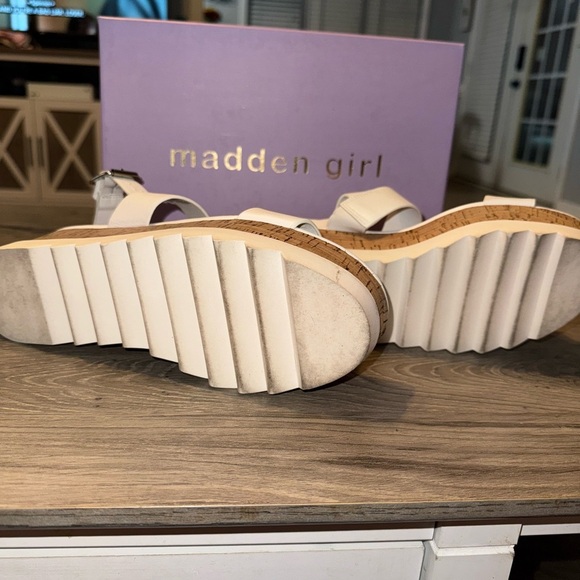 Madden Girl White and Tan Platform Sandals - Picture 3 of 6